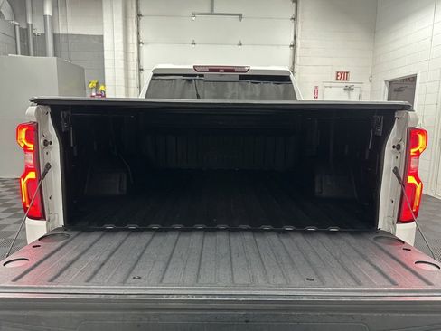 Used 2019 Chevrolet Silverado 1500 High Country w/ Technology Package AWD/4WD image 12