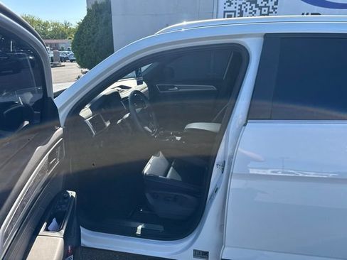 Used 2023 Volkswagen Atlas Cross Sport SE AWD/4WD image 10