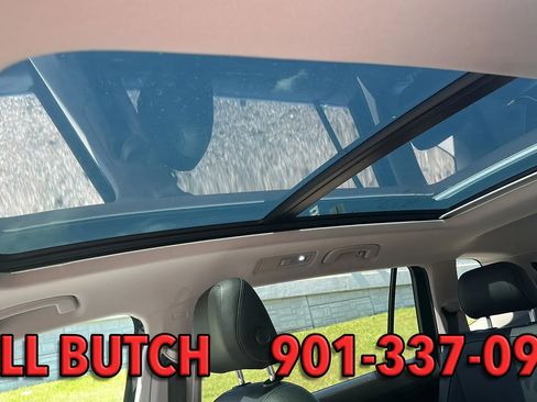 Used 2018 Volkswagen Tiguan SEL FWD image 17