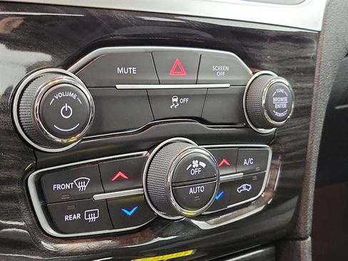 Used 2022 Chrysler 300 Touring image 25