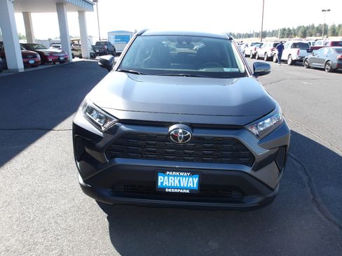 Used 2020 Toyota RAV4 LE image 8