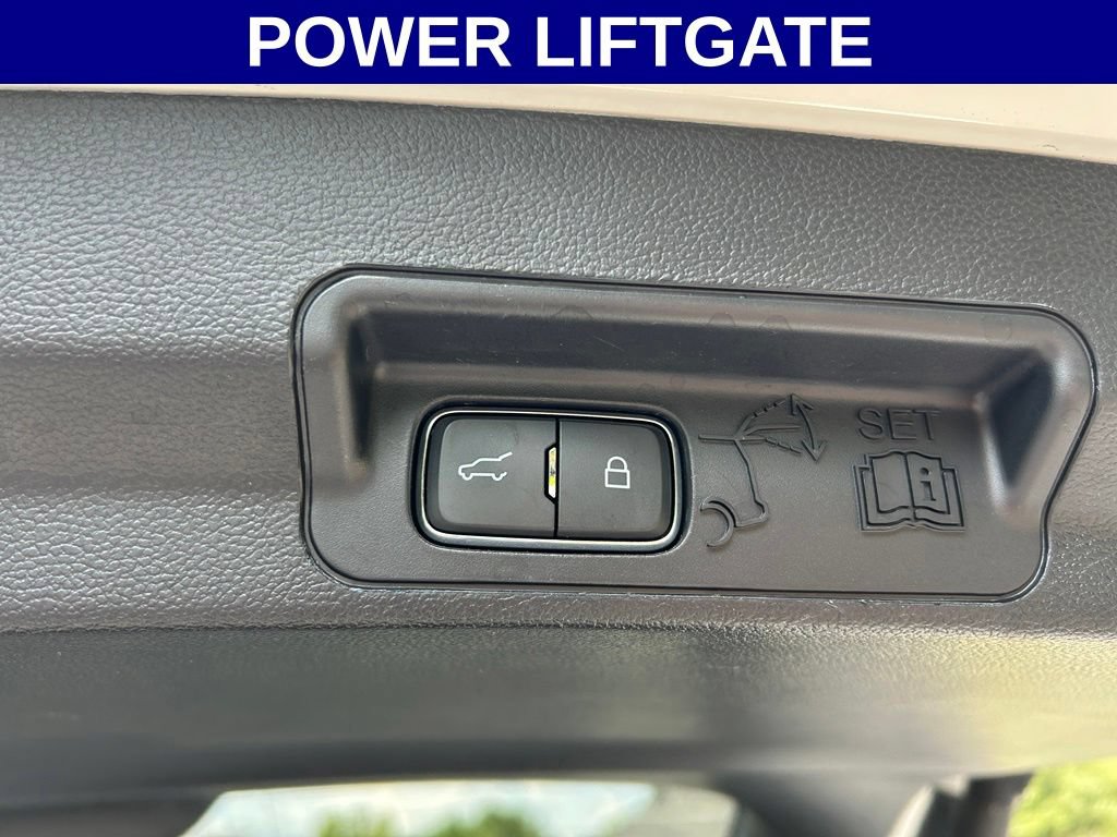 Used 2020 Ford Explorer XLT w/ Equipment Group 202A RWD image 17