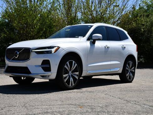 Used 2023 Volvo XC60 B5 Plus w/ Climate Package AWD/4WD image 3