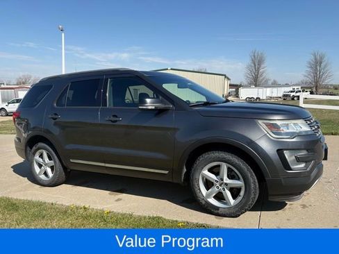 Used 2016 Ford Explorer XLT w/ Equipment Group 202A AWD/4WD image 3