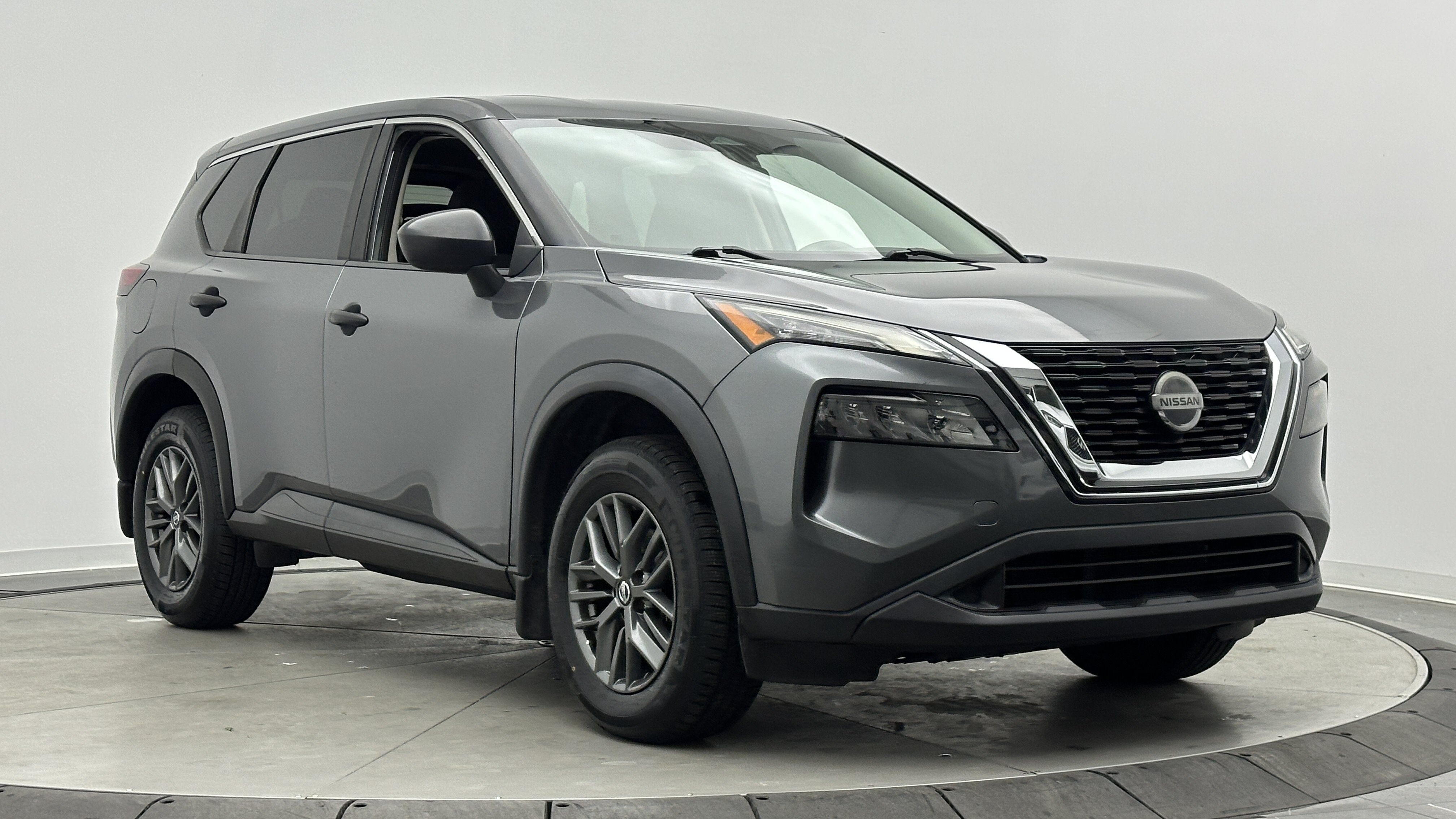 Used 2021 Nissan Rogue S FWD image 3