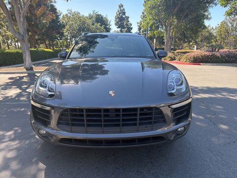 Used 2018 Porsche Macan Base image 2