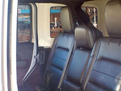 Used 2018 Jeep Wrangler Unlimited Sahara image 45