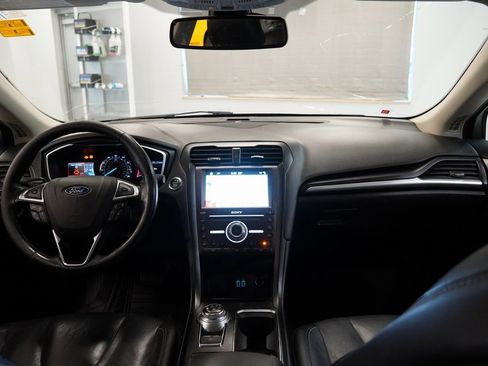 Used 2019 Ford Fusion Titanium image 19