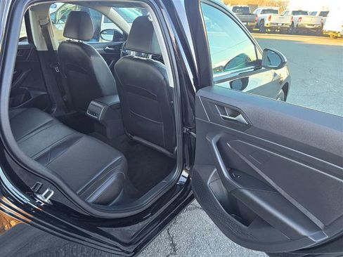 Used 2019 Volkswagen Jetta SE w/ Cold Weather Package image 21