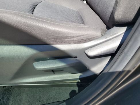Used 2019 Toyota RAV4 LE FWD image 23