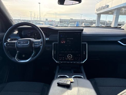 Used 2025 GMC Acadia Elevation image 15