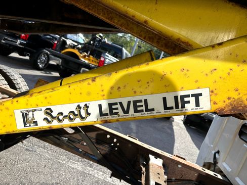 Used 2015 Ford F550 4x4 Regular Cab Super Duty image 21