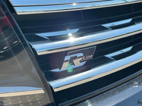 Used 2019 Volkswagen Tiguan SEL R-Line image 41