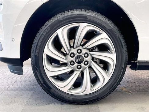 Used 2022 Lincoln Navigator Reserve AWD/4WD image 7