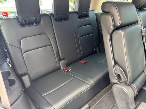 Certified 2023 Nissan Pathfinder Platinum w/ Black Appearance Package FWD image 46
