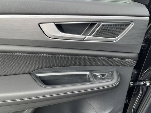 New 2026 Volkswagen Atlas Cross Sport SE image 28