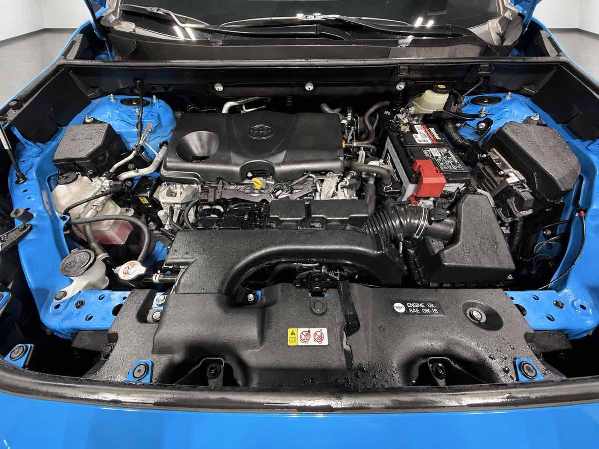 Used 2020 Toyota RAV4 XLE Premium AWD/4WD image 4