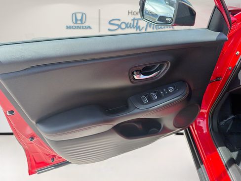 Certified 2025 Honda HR-V Sport image 19