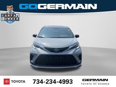 Used 2023 Toyota Sienna XSE FWD image 2