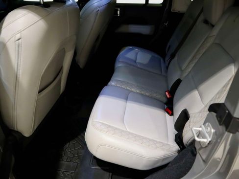 Used 2022 Jeep Wrangler Unlimited Sahara AWD/4WD image 17