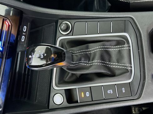 Used 2025 Volkswagen Jetta SE FWD image 20