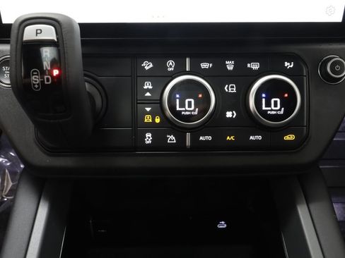 Certified 2026 Land Rover Defender 110 X-Dynamic SE AWD/4WD image 13