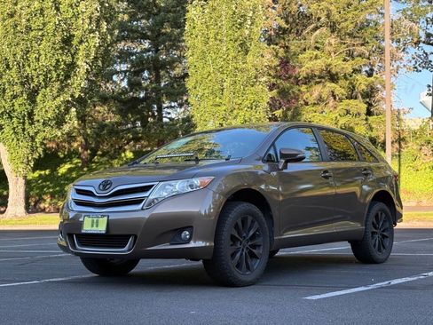Used 2013 Toyota Venza LE FWD image 1