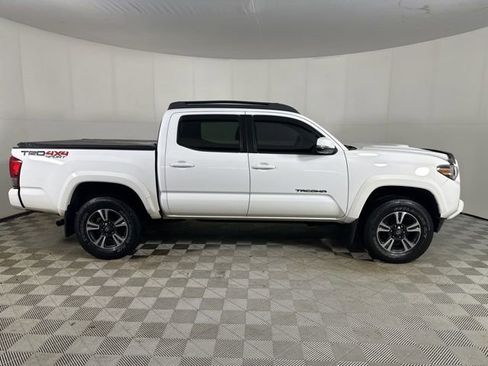 Used 2016 Toyota Tacoma TRD Sport image 4