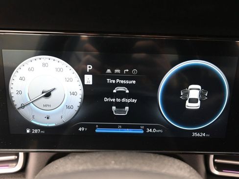 Used 2025 Hyundai Elantra SEL image 21