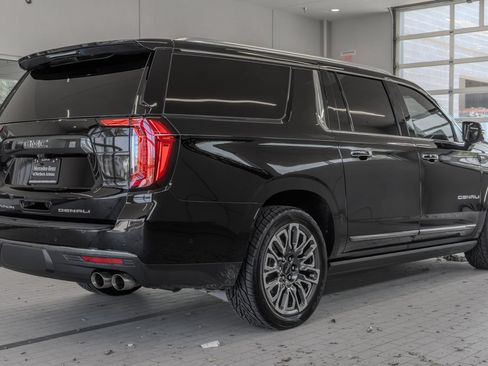 Used 2024 GMC Yukon XL Denali Ultimate AWD/4WD image 29