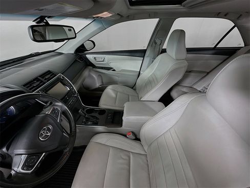 Used 2016 Toyota Camry XLE image 11
