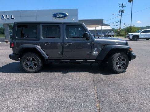 Used 2018 Jeep Wrangler Unlimited Sport S AWD/4WD image 18