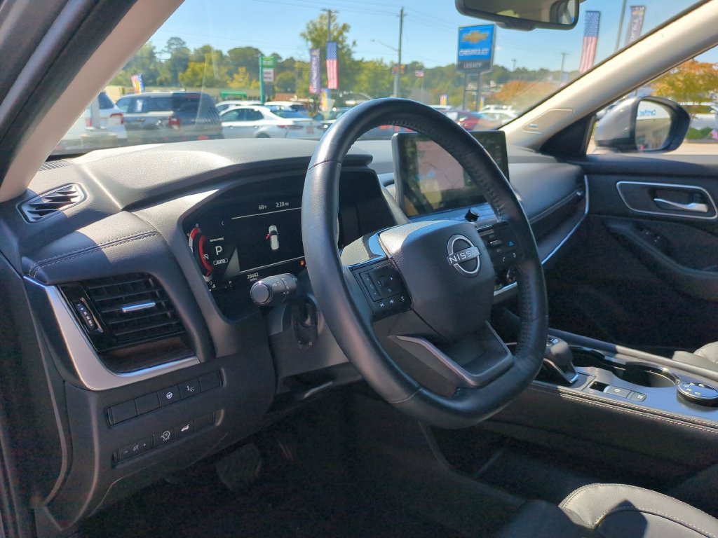 Used 2025 Nissan Rogue Platinum w/ Platinum Premium Package AWD/4WD image 15