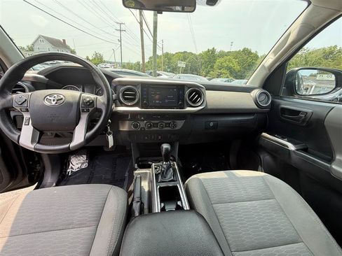 Used 2016 Toyota Tacoma SR5 w/ SR5 Appearance Package (DM) AWD/4WD image 11