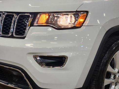 Used 2017 Jeep Grand Cherokee Limited RWD image 16