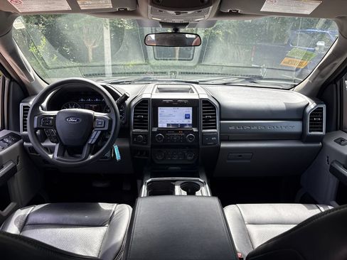 Used 2022 Ford F250 XLT w/ Black Appearance Package AWD/4WD image 8