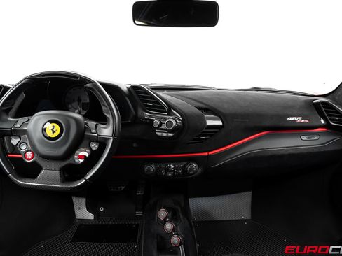 Used 2019 Ferrari 488 Pista Coupe RWD image 32