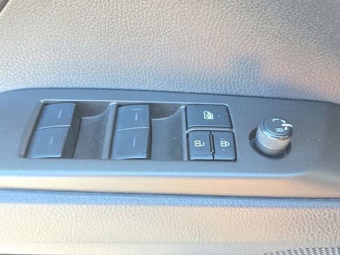 Used 2023 Toyota Camry SE w/ Convenience Package image 32