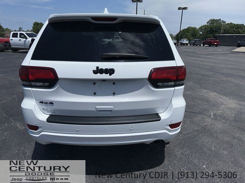 Used 2022 Jeep Grand Cherokee Laredo X image 5