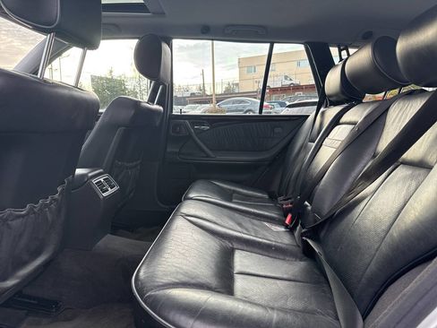 Used 2000 Mercedes-Benz E 320 4MATIC Wagon image 26