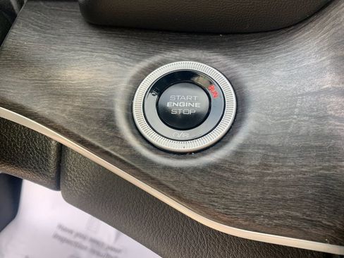 Used 2024 Jeep Grand Cherokee L Limited w/ Black Appearance Package image 27