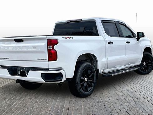 Used 2025 Chevrolet Silverado 1500 Custom image 9