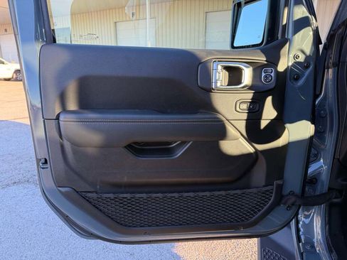 New 2025 Jeep Gladiator Sport image 19