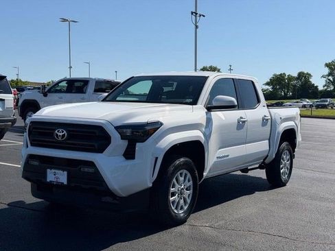 Used 2025 Toyota Tacoma 2WD Double Cab image 10