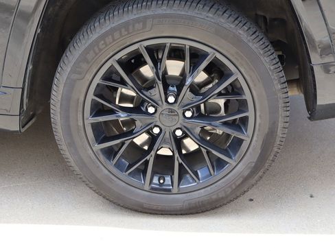Used 2021 Jeep Grand Cherokee L Summit w/ Advanced Protech Group IV AWD/4WD image 32