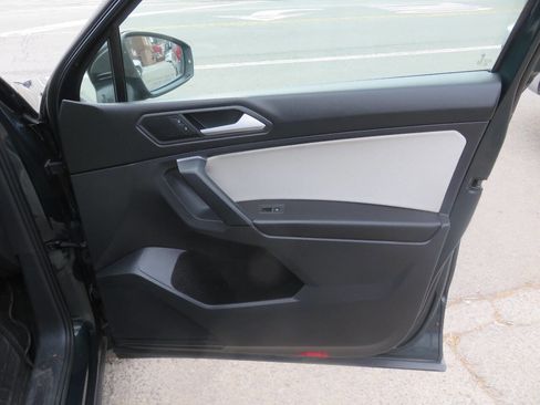 Used 2019 Volkswagen Tiguan SE image 27