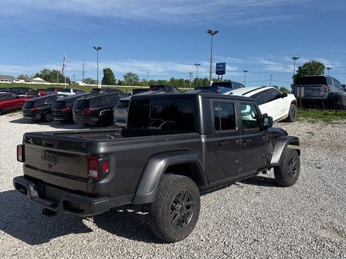 Used 2024 Jeep Gladiator Sport AWD/4WD image 4