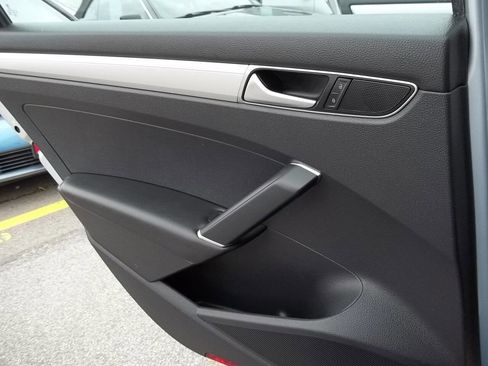 Used 2016 Volkswagen Passat 1.8T S image 12