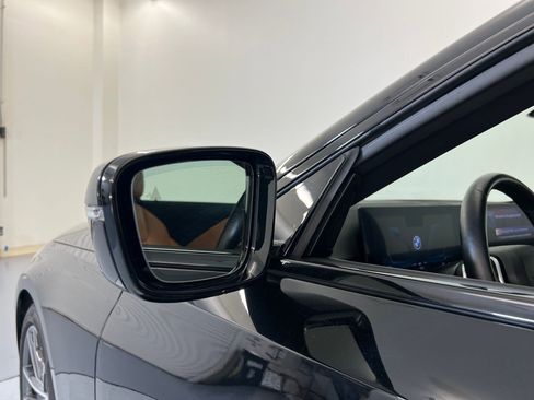 Used 2024 BMW 230i Coupe w/ Convenience Package image 21