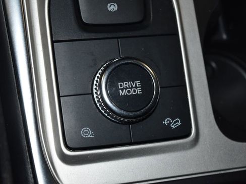 Used 2022 Ford Explorer XLT w/ Equipment Group 202A image 17